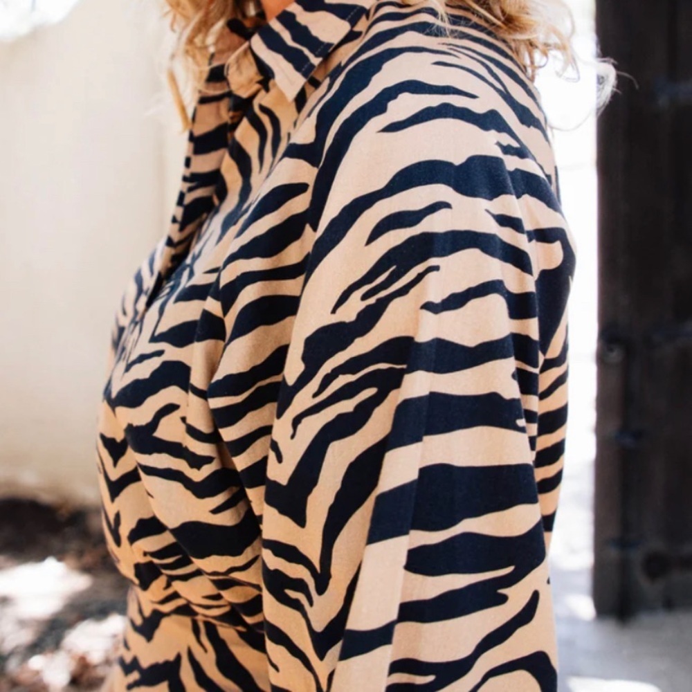 Chicos tunic size 0 Zebra Print Button-Up Shirt